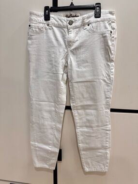 True Freedom White Slim juniors size 11 Jeans